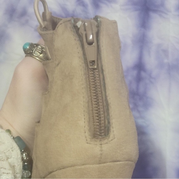 Charming Charlie Tan Peep Toe Wedge Shoes Size 9M - Picture 7 of 13